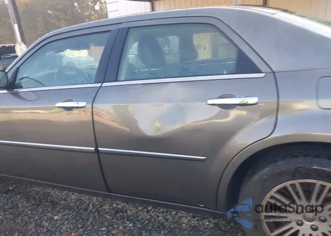 2010 Chrysler 300 Touring/Signature Series/Executive Series from USA, damaged, VIN 2C3CA5CVXAH185481